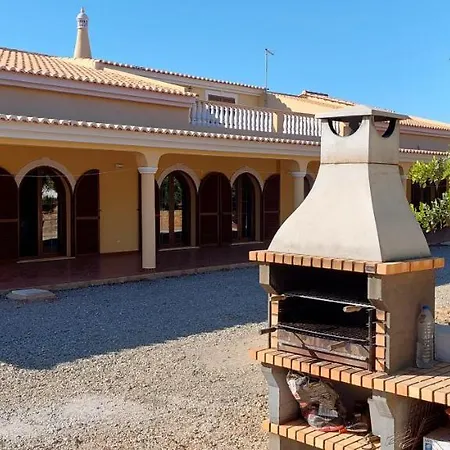 Stunning 8-bed In Estoi Villa Pechão
