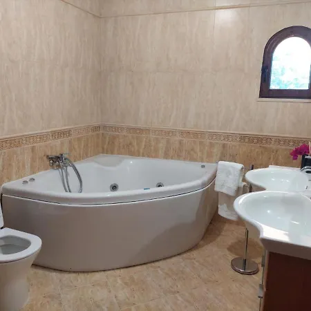 Stunning 8-bed In Estoi Villa *